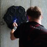 Elektroniczna tarcza bokserska HMS TB02 bluetooth z muzyką i rękawicami