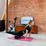 Mata fitness klubowa z otworami HMS Premium MFK02 - różowo-czarna Mata fitness klubowa z otworami HMS Premium MFK02 - różowo-czarna